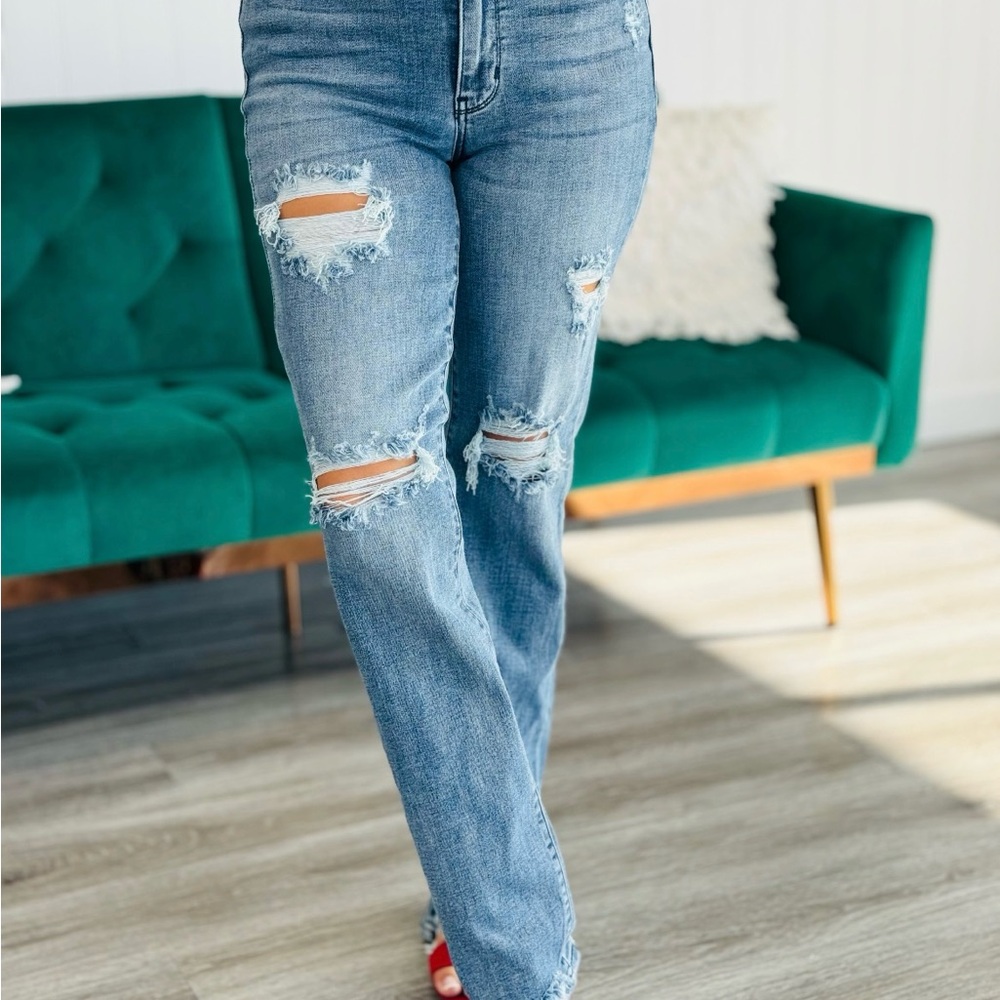 Judy Blue Distressed Straight Leg Blue Jeans